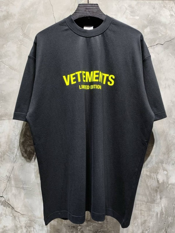 Футболка Vetements