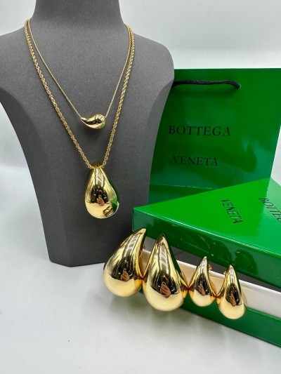 Серьги Bottega Veneta средние