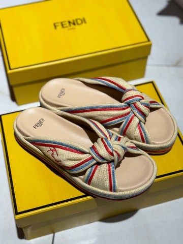 Шлепанцы Fendi