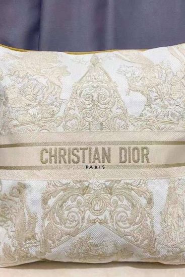 Подушка Dior