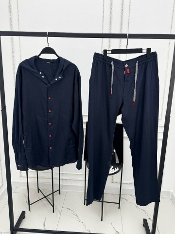 Льняной костюм Kiton