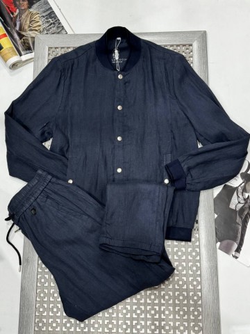 Льняной костюм Kiton