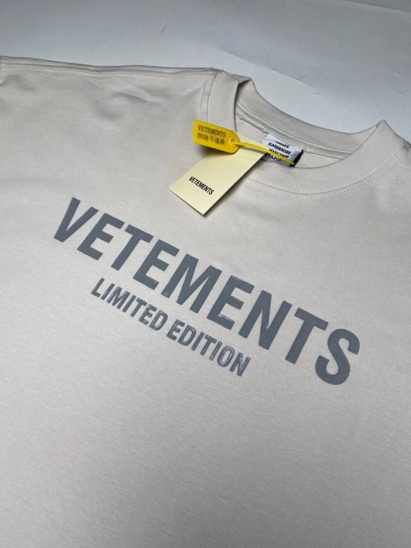 Футболка Vetements