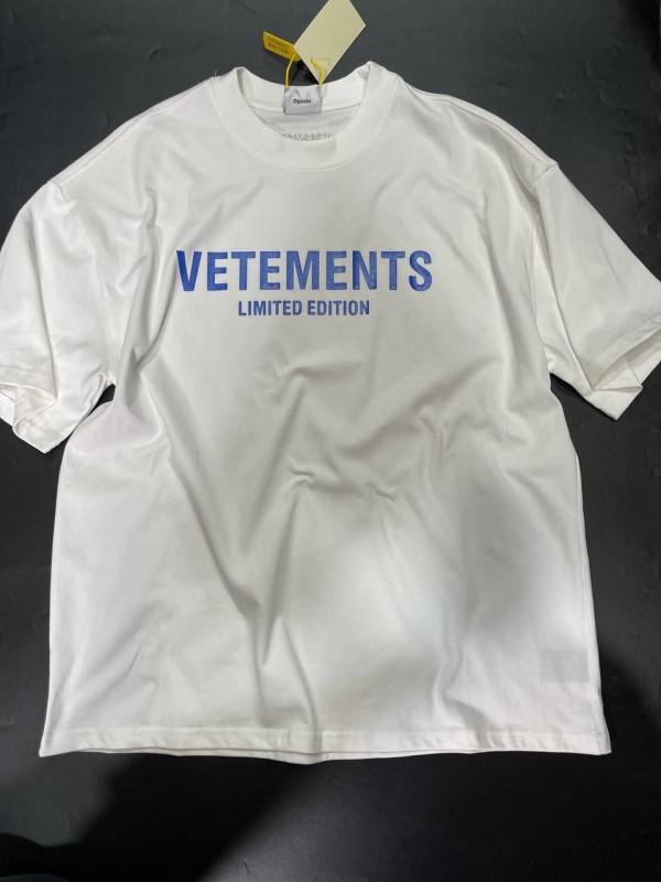 Футболка Vetements