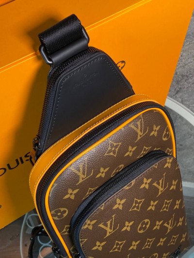 Сумка-слинг Louis Vuitton