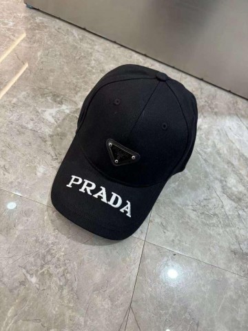 Кепка Prada