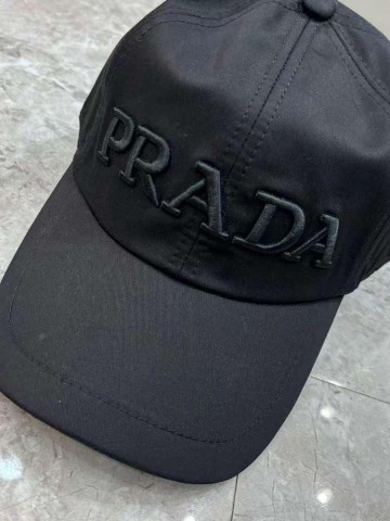 Кепка Prada
