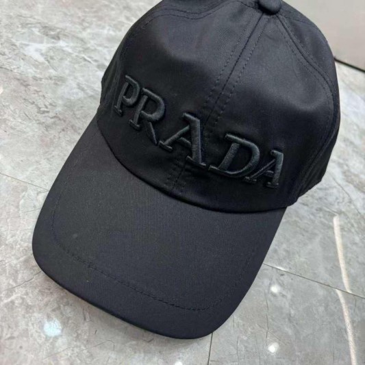 Кепка Prada