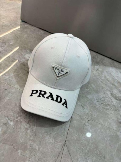 Кепка Prada