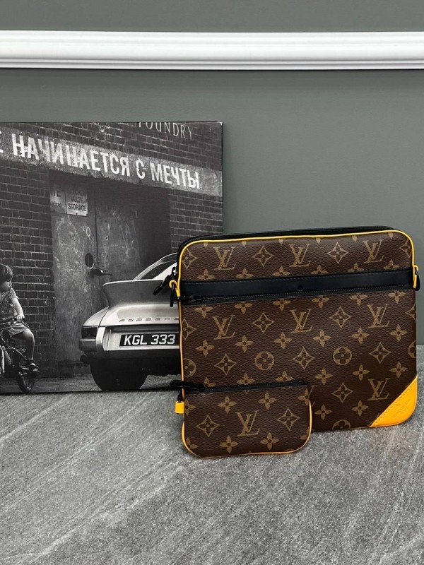 Сумка-мессенджер Louis Vuitton