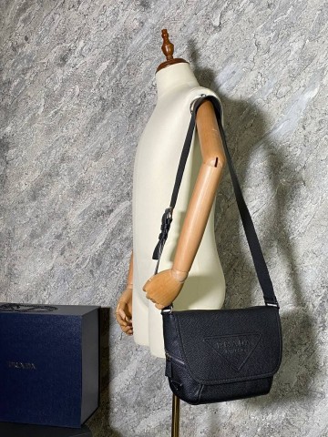 Сумка-мессенджер Prada