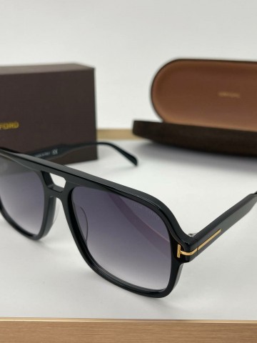 Солнцезащитные очки Tom Ford