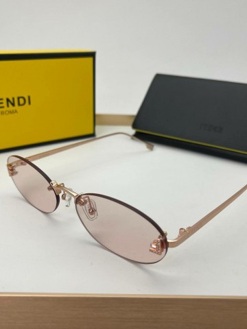 Солнцезащитные очки Fendi