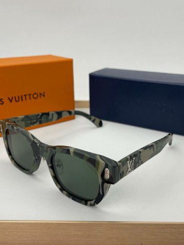 Солнцезащитные очки Louis Vuitton