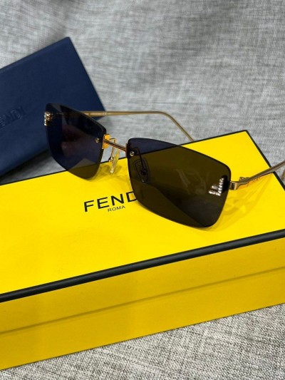 Солнцезащитные очки Fendi