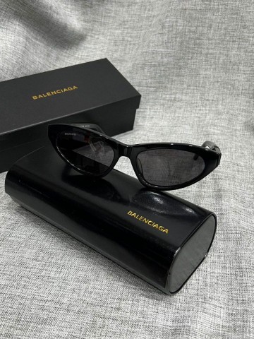 Солнцезащитные очки Balenciaga