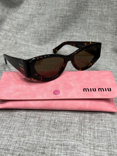 Солнцезащитные очки MIU MIU