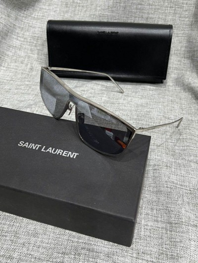 Солнцезащитные очки Yves Saint Laurent