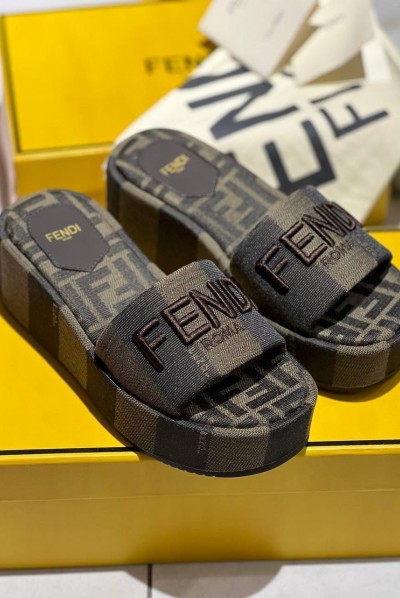 Шлепанцы Fendi