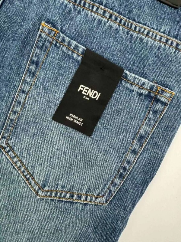 Джинсы Fendi