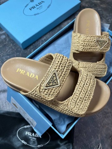 Шлепанцы Prada