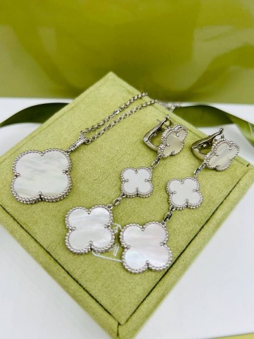 Серьги Van Cleef & Arpels