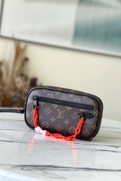 Клатч Louis Vuitton