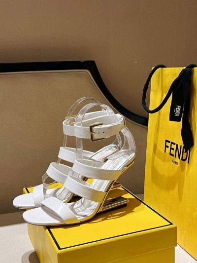 Босоножки Fendi