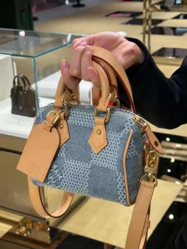 Сумка Louis Vuitton 18 см