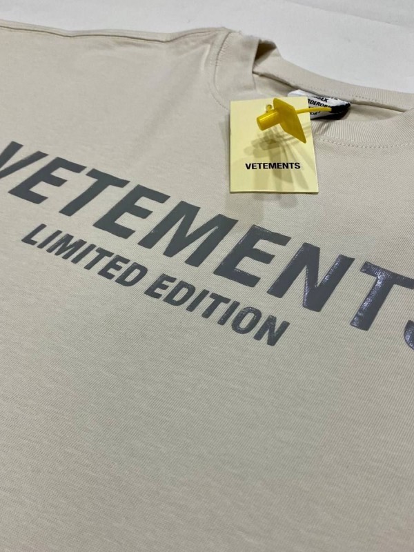 Футболка Vetements