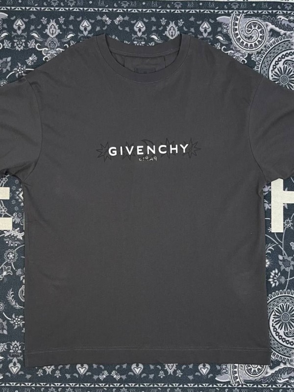 Футболка Givenchy