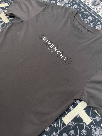 Футболка Givenchy