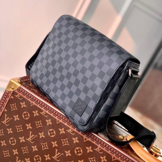 Сумка-мессенджер Louis Vuitton