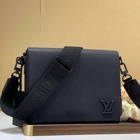 Сумка-мессенджер Louis Vuitton