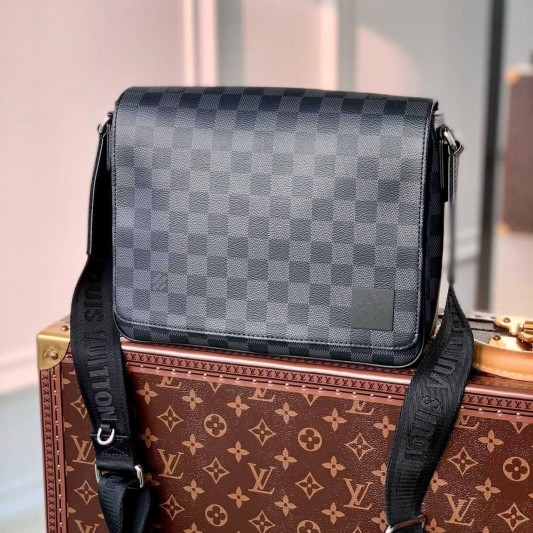 Сумка-мессенджер Louis Vuitton