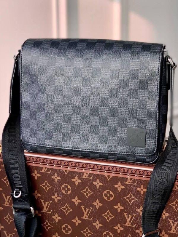 Сумка-мессенджер Louis Vuitton