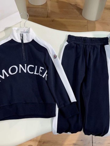 Костюм Moncler