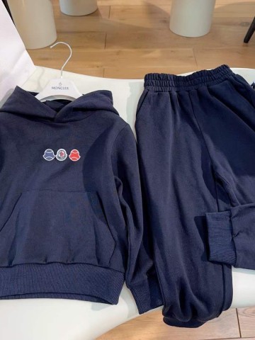 Костюм Moncler