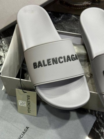 Шлепанцы Balenciaga
