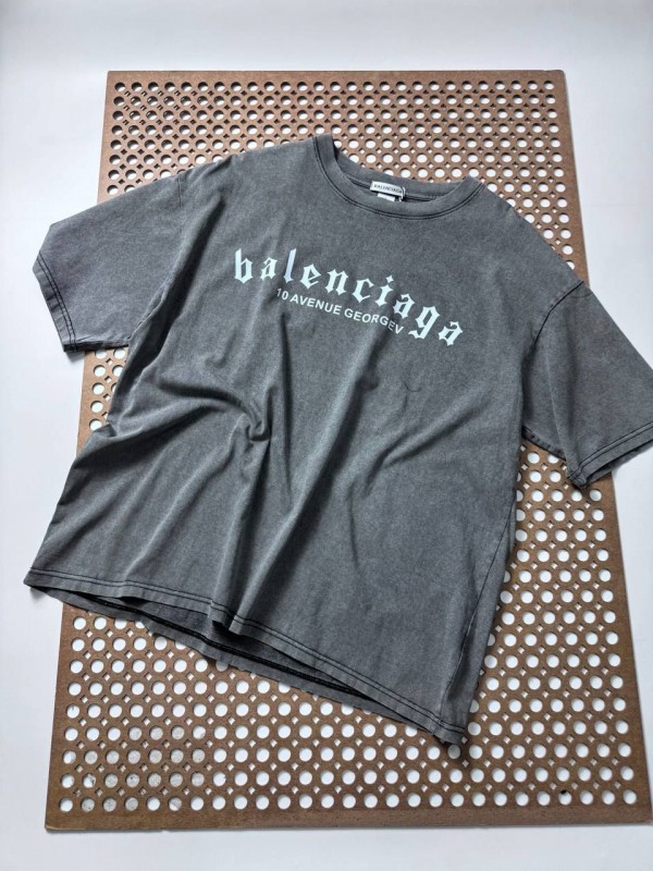 Футболка Balenciaga