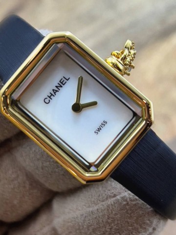 Часы CHANEL