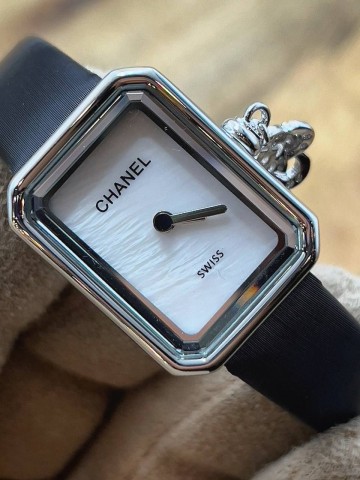 Часы CHANEL