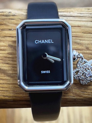 Часы CHANEL