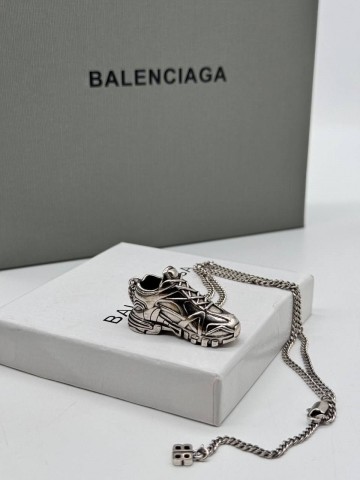 Кулон Balenciaga