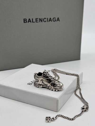 Кулон Balenciaga