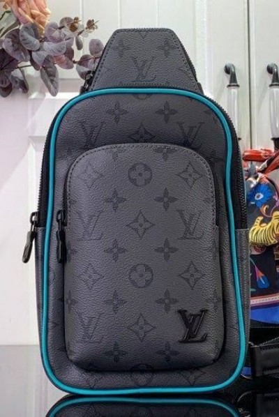 Сумка-слинг Louis Vuitton