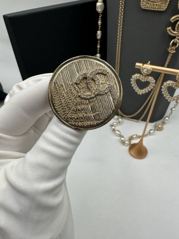 Брошь CHANEL