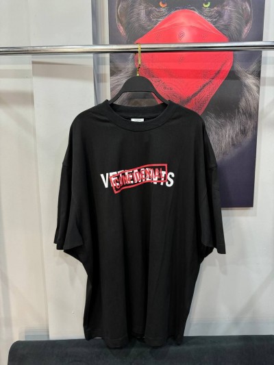 Футболка Vetements