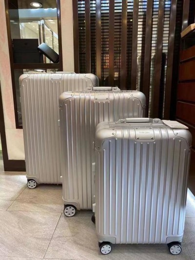 Чемодан Rimowa М