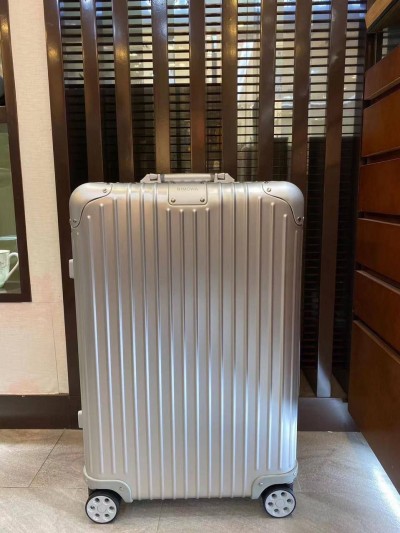 Чемодан Rimowa М